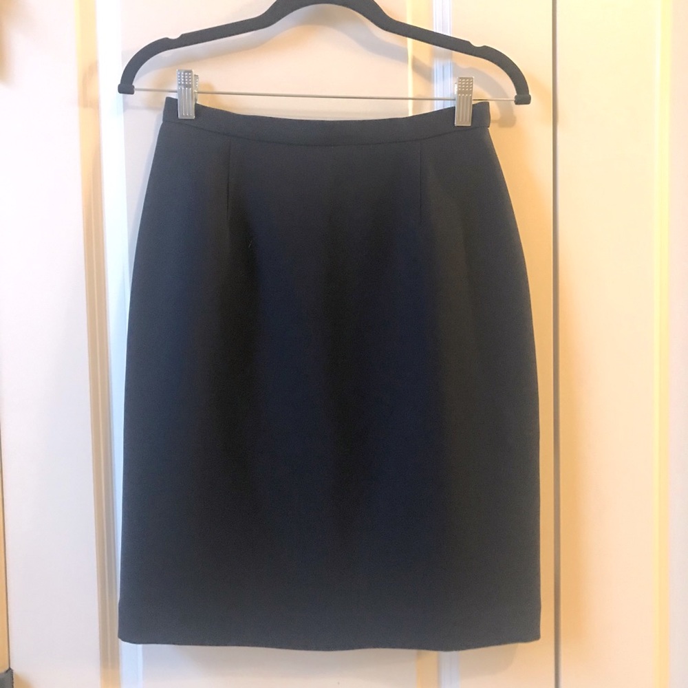 EUC Casual Corner Navy Pencil skirt